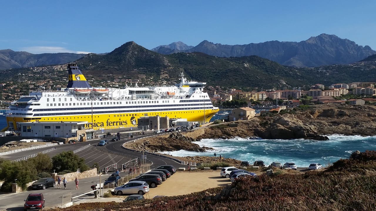 Vacances en Corse, voyager en ferry